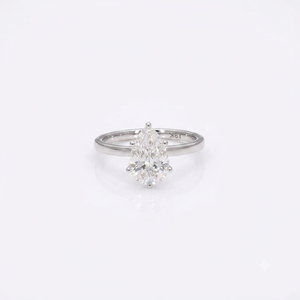 Anillo de Compromiso con Diamante Cultivado en Laboratorio de Corte Pera, 1.00 Ct, Claridad VS1, Color F, Oro Blanco Sólido de 18K, Certificado IGI, Estilo Halo Oculto - Product Image 1