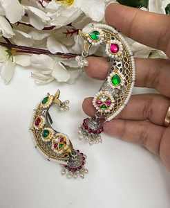 Pendientes de doble tono con fusión Kundan de calidad premium, joyería tradicional inspirada en Rajastán, joyería de moda disponible para la venta. - Product Image 4