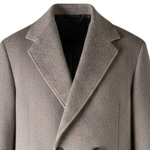 Manteau long en laine à chevrons pour homme en gris avec fermeture double boutonnage, design élégant et tissu de haute qualité - Product Image 3