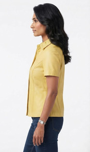 Camisa de Cuero Suave Premium para Mujer, Manga Corta, Cierre de Botones, Cuello Camisero, Estilo Casual Urbano - Product Image 4