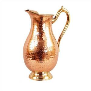 Jarra de agua de cobre martillado de primera calidad con textura, recomendada por Ayurveda, con boquillas anchas para verter, disponible a precios económicos al por mayor. - Product Image 1