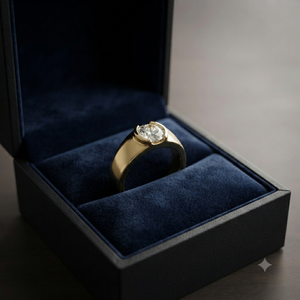 Bague unisexe au design tendance en or massif 10K plaqué, sertie d'un solitaire en moissanite taillée, cadeau de luxe pour fiançailles, mariage ou anniversaire - Product Image 4
