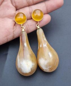 Pendientes de boda modernos para mujer, hechos a mano, ecológicos, de cuerno de buey 100% natural, brillantes y pulidos, artesanía natural. - Product Image 6