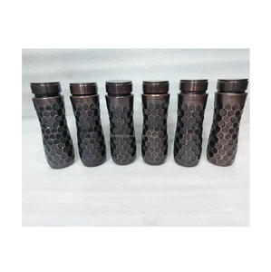 Botella de agua clásica de cobre para el almacenamiento diario de agua, basada en prácticas tradicionales de salud. - Product Image 4