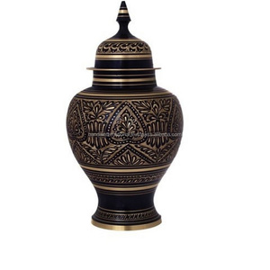 Urnes funéraires en laiton classiques et de haute qualité avec design taillé en diamant étain et couleur noire finie pour les cendres humaines - Product Image 2