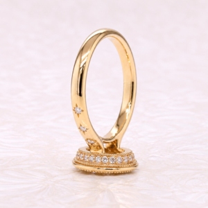 Bague de fiançailles et de mariage en diamant de laboratoire ovale de 2,5 carats, sertie clos, en or jaune 14K plaqué rhodium, design étoile céleste vintage - Product Image 2