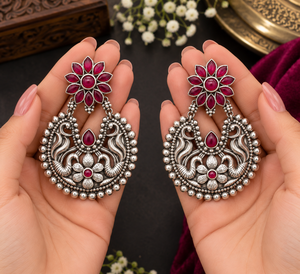 Pendientes de Moda para Mujer con Forma de Flor de Rubí en Plata Antigua al por Mayor |   Pendientes Colgantes Estilo Boho Indio de Rajasthan |   Directo - Product Image 3