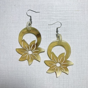 Pendientes de aro de cuerno de búfalo ecológicos de nueva moda estilo lindo Stock - Product Image 1