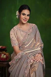 Sari largo drapeado de un minuto de largo, inspirado en celebridades, con hermoso trabajo de lentejuelas de doble color y bordado dori, con blusa. - Product Image 2