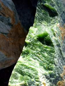 Nefrita Verde de Pakistán, Jade en Bruto para Joyería, Formas Mixtas Tipo Tablero de Ajedrez, 1-100kg+, 100% Natural, Grado AAA - Product Image 4