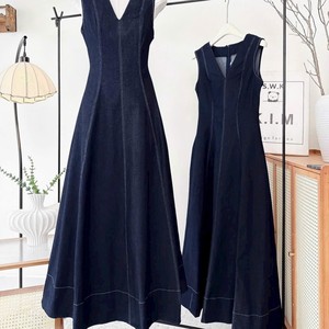 Robe midi vintage décontractée en lin tissé uni, col en V, sans bretelles, sans manches, taille empire, ourlet évasé, respirante, pour l'été - Product Image 5