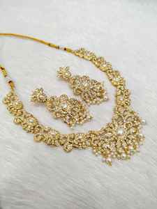 Collier AD traditionnel en laiton éblouissant boucles d'oreilles ensemble de bijoux de style classique combiné pour les mariages et les occasions spéciales des femmes - Product Image 3