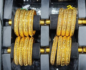 LISA JEWELLERS 22K <b>Solid</b> <b>Gold</b> Carved <b>Bangles</b> Pair Traditional Indian Kangan Bridal Engagement Wedding Party Gift Fine Jewelry - Product Image 3