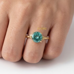 Anillo de Compromiso de Oro de 10K con Diamante Cultivado en Laboratorio de Corte Redondo, Anillo de Boda con Seis Puntas y Piedras Laterales, Joyería Fina para Mujer - Product Image 3