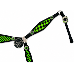 Conjunto de cabezada y pechera de cuero negro estilo western con incrustaciones a cuadros verdes y conchos de diamantes de imitación para equitación - Product Image 5