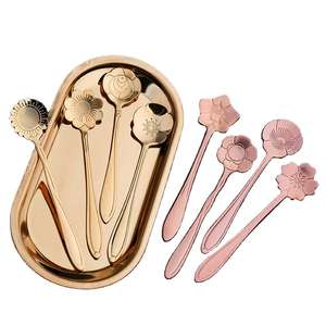 Juego de cucharas metálicas de diseño clásico con acabado pulido a espejo para mesas de comedor tradicionales y modernas - Product Image 1