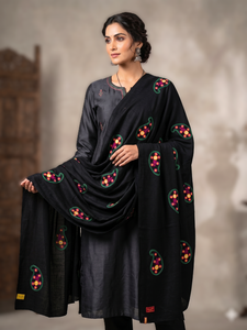 Chal de Pashmina Negro para Mujer al por Mayor, con Bordado Paisley, Bufanda Larga para Uso Diario en Todas las Estaciones, Proveedor OEM - Product Image 3