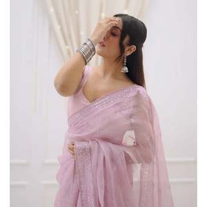 Sari de mariage rose de créateur avec broderie de sequins et de fils, taille M - Product Image 2