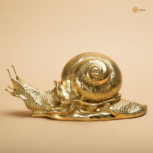 Paire artistique de figurines de cygnes en or et bronze texturé, aux ailes ouvertes, disponible à prix de gros. - Product Image 4