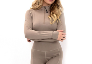 เสื้อแข่งขันสำหรับผู้หญิงทันสมัย พิมพ์โลโก้ตามสั่ง สีพื้น ผ้าถักระบายอากาศดี MOQ ต่ำ เสื้อสำหรับขี่ม้า - Product Image 2