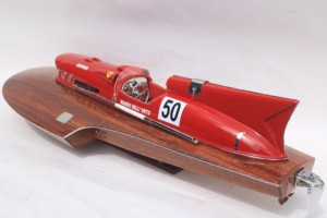Modelo de hidroavión FERRARI en madera natural con acabado pulido, hecho a mano en Italia, para coleccionistas. - Product Image 5