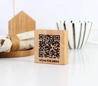 Support de menu de table carré en bois gravé au laser avec logo personnalisé et code QR, écologique, moderne, pour bar