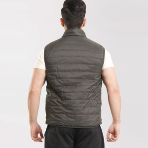 Gilet matelassé léger de couleur unie avec motif imprimé unique, tissu imperméable confortable, logo positionné sur le devant - Product Image 3