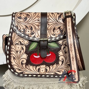 Sac bandoulière vintage en cuir véritable fait main avec motif cerise, design western, motif floral, sacs messager pour femmes - Product Image 1