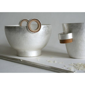 Bol rond de haute qualité en aluminium coulé, finition argentée brillante et polie, design simple, pour servir des chocolats et des aliments. - Product Image 1