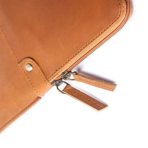 Housse pour ordinateur portable en cuir véritable, motif personnalisé, logo sur mesure, pour voyages d'affaires, design élégant. - Product Image 3