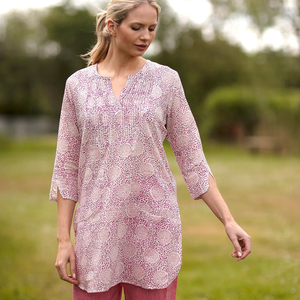 Blusa Larga Estilo Kurta, Diseño de Círculos Rojo Frambuesa y Rosa, 100% Algodón, Estampado en Bloques, Blusa con Pliegues para Mujer - Product Image 5