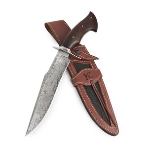 Cuchillo Bowie Artesanal para Camping en Acero de Damasco con Mango de Madera de Nogal y Funda de Cuero - Product Image 1
