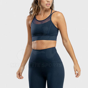Ensemble de yoga pour femmes de fabrication pakistanaise au design unique, doté d'un design moderne, d'une matière douce au toucher et d'une finition de qualité professionnelle. - Product Image 3
