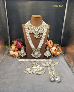 Parure complète de bijoux de mariée : collier lourd en perles de pierre ronde, boucles d'oreilles, Matha Patti, Mang tika et Nath, avec harnais de main - Product Image 1