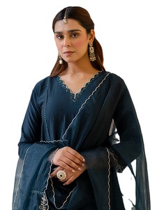 Salwar Kameez en Mélange de Soie Bleu Foncé avec Dupatta Brodé, Tenue Traditionnelle pour Femme, Longueur Cheville, Style Indien et Pakistanais, Prêt-à-porter - Product Image 3