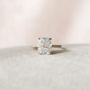 Bague de fiançailles en diamant taille coussin, or massif 18 carats, sertissage à griffes, style classique, pour femme, certifiée - Product Image 1