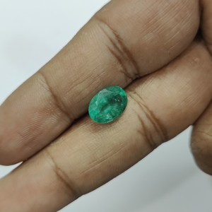 มรกตสีเขียว 2.92 กะรัต จากแซมเบีย (3.25 รัตติ) - Product Image 1