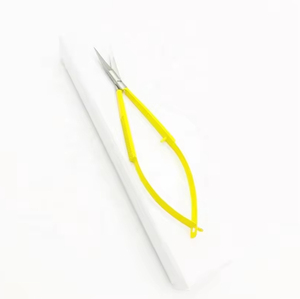 Tijeras de Precisión Curvas de Acero Inoxidable con Mango Recubierto de Amarillo, Tijeras Profesionales para Extensión de Pestañas y Recorte de Cejas - Product Image 3