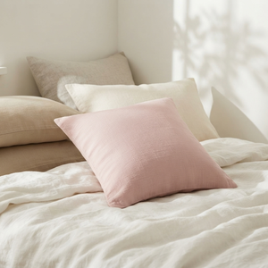 Funda de Almohada Cuadrada de Lino Rosa Sólido Minimalista - Product Image 1