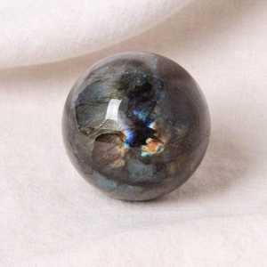 Esfera de Obsidiana Pulida, Ecológica y Hecha a Mano, con Inclusiones Iridiscentes, Globo de Piedra Coleccionable Artístico - Product Image 5