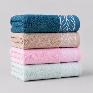 Serviette en tissu éponge de qualité supérieure, dotée d'une texture moelleuse et d'une surface absorbante pour un séchage confortable à la maison, au gymnase, au spa ou en voyage. - Product Image 3