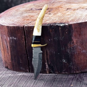 Couteau de chasse et de camping artisanal en acier Damas, à pointe droite, manche en corne, étui en cuir, disponible en ODM/OBM - Product Image 3