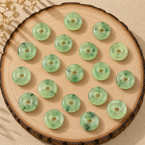 Pendentif Donut Lisse en Préhnite 15mm, Collier en Pierre Précieuse, Design Énergétique Reiki pour la Guérison par les Cristaux, pour la Fabrication de Bijoux, Vente en Gros - Product Image 2