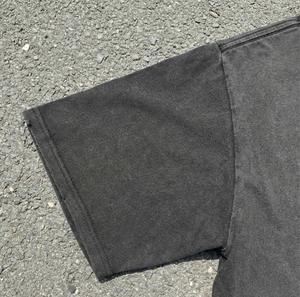 Camiseta Personalizada de Anime Vintage para Hombre, Unisex, 200g, Logotipo Frontal con Impresión Digital, Retro 3D, Negra, Oversize, Lavada - Product Image 4