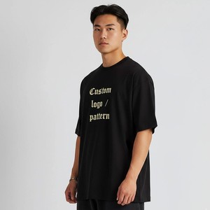 Camiseta Negra Extra Grande con Estampado Personalizado para Hombre, Manga Corta, Cuello Redondo, Informal, de Algodón Jersey Premium, con Patrón de Letras y Logotipo Frontal, OEM ODM - Product Image 1