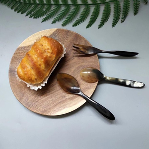 Ensemble d'ustensiles de cuisine en corne de buffle faits à la main de haute qualité, cuillère et fourchette de service en corne de vache polie pour salade, à prix abordable - Product Image 4
