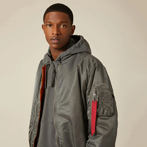 Chaqueta Bomber Gris Carbón para Hombre, Ligera, Estilo Aviador, con Forro Naranja, Cuello y Puños Acanalados, Bolsillo Utilitario en la Manga, OEM - Product Image 6