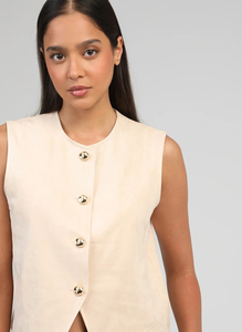 Chaleco sin mangas beige para mujer con botones dorados, sin cuello, de piel sintética, largo regular, color sólido - Product Image 6