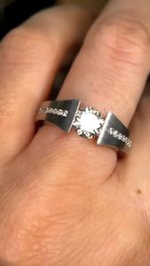 Anillo de compromiso Hiphop de oro blanco de 14K con diamante cultivado en laboratorio de 1.50CT APRICOT JEWELS, certificado IGI, joyería nupcial moderna - Product Image 2