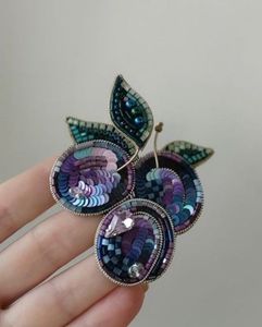 Broche Bordado Premium de MD HANDICRAFTS con Elegante Decoración de Perlas y Cristales para Bodas 16-20 años - Product Image 6